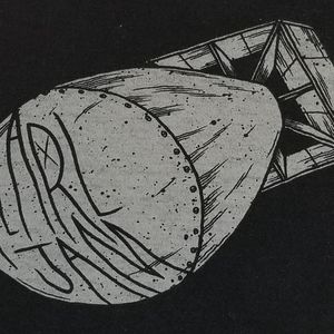 Vintage Pearl Jam 'Bomb Tour' tshirt Size Medium